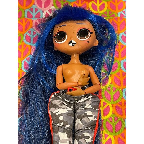 L.O.L Suprise OMG 2.8 - Downtown B.B Blue Long Hair Camo Pants 21A - Picture 2 of 6
